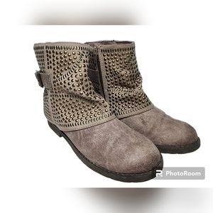 Laura Marano Not Rated Size 8 Taupe Faux Suede Brass Studded Slouch Ankle Boots